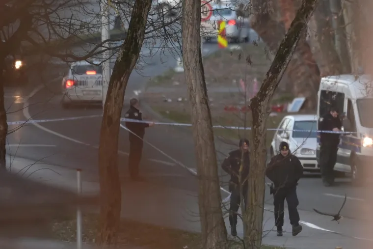 Uni&scaron;teni automobili, ogroman krater: Pogledajte kako izgleda mjesto gdje je s neba pala letjelica u Zagrebu