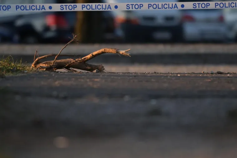 Uni&scaron;teni automobili, ogroman krater: Pogledajte kako izgleda mjesto gdje je s neba pala letjelica u Zagrebu