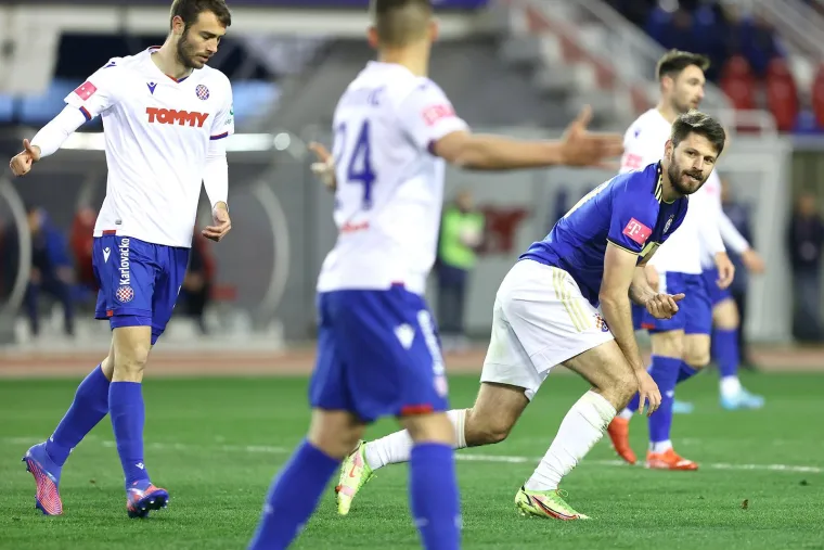 Zavirite na prepuni Poljud i pogledajte veliki okršaj nogometaša Hajduka i Dinama