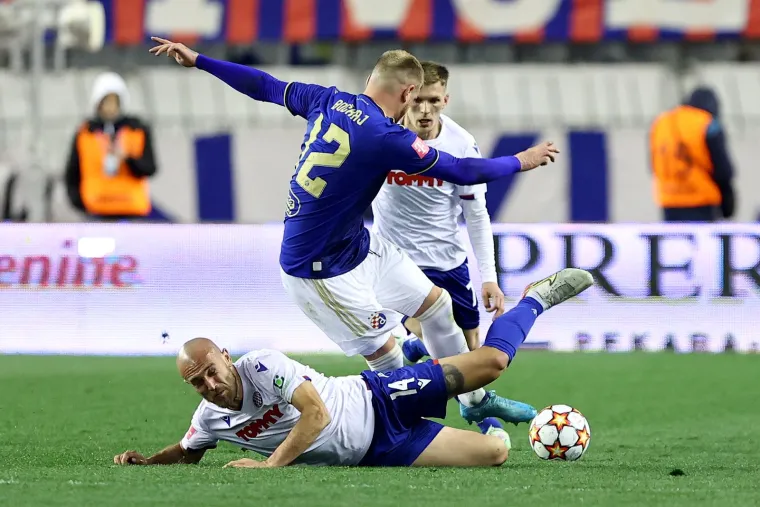 Zavirite na prepuni Poljud i pogledajte veliki okršaj nogometaša Hajduka i Dinama