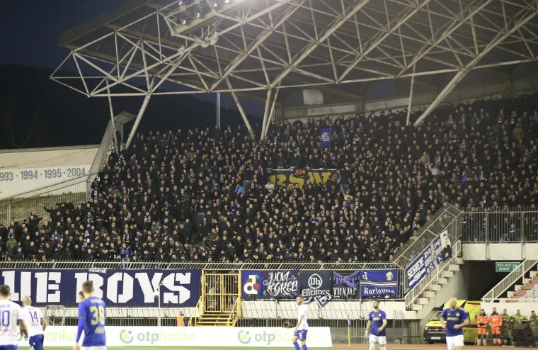 Navijački dvoboj na tribinama bio je bučan, a onda je cijeli Poljud koreografiju Boysa nagradio pljeskom