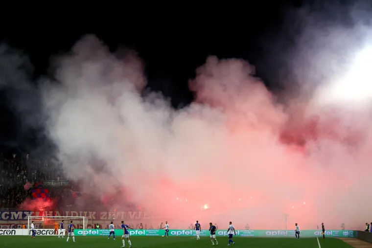 Navijački dvoboj na tribinama bio je bučan, a onda je cijeli Poljud koreografiju Boysa nagradio pljeskom