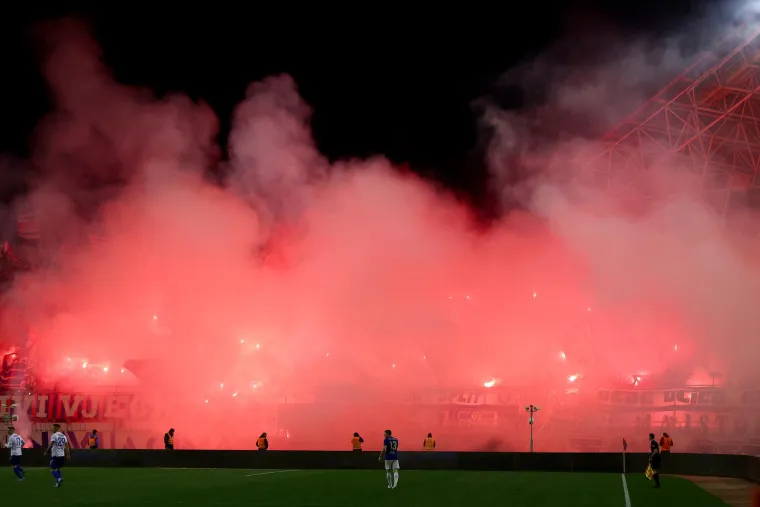 Navijački dvoboj na tribinama bio je bučan, a onda je cijeli Poljud koreografiju Boysa nagradio pljeskom