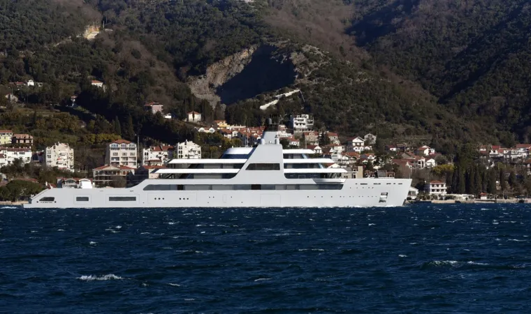 Jadranom pluta ruska neprobojna grdosija od 150 metara u vlasništvu najpoznatijeg oligarha