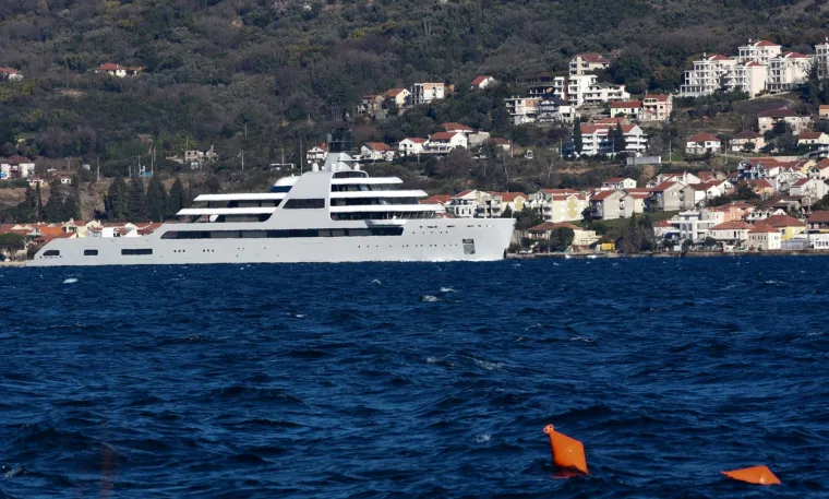 Jadranom pluta ruska neprobojna grdosija od 150 metara u vlasništvu najpoznatijeg oligarha
