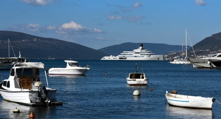 Jadranom pluta ruska neprobojna grdosija od 150 metara u vlasništvu najpoznatijeg oligarha