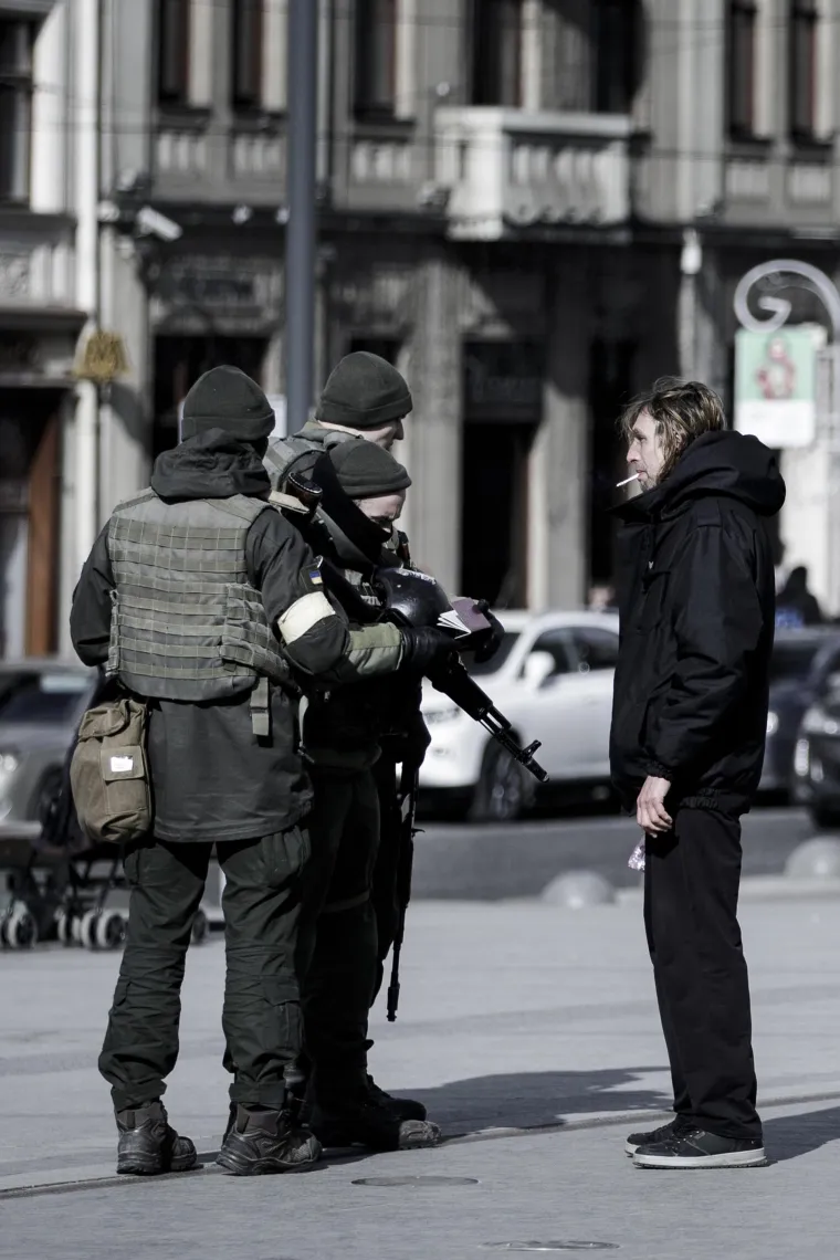 Ovako danas izgleda Lavov. Grad s tisućama izbjeglica, vojnici na ulicama, ali i otvoreni kafići