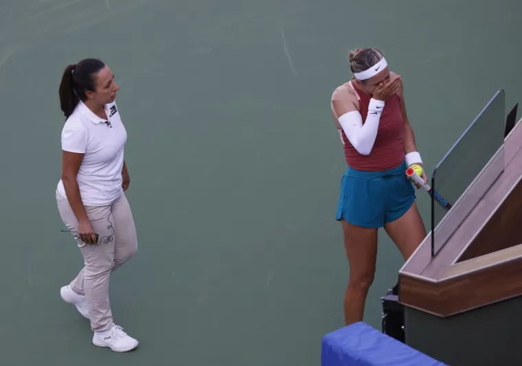 Slavna bjeloruska tenisačica slomila se usred meča, odjednom je počela nekontrolirano plakati i ponavljati iste riječi