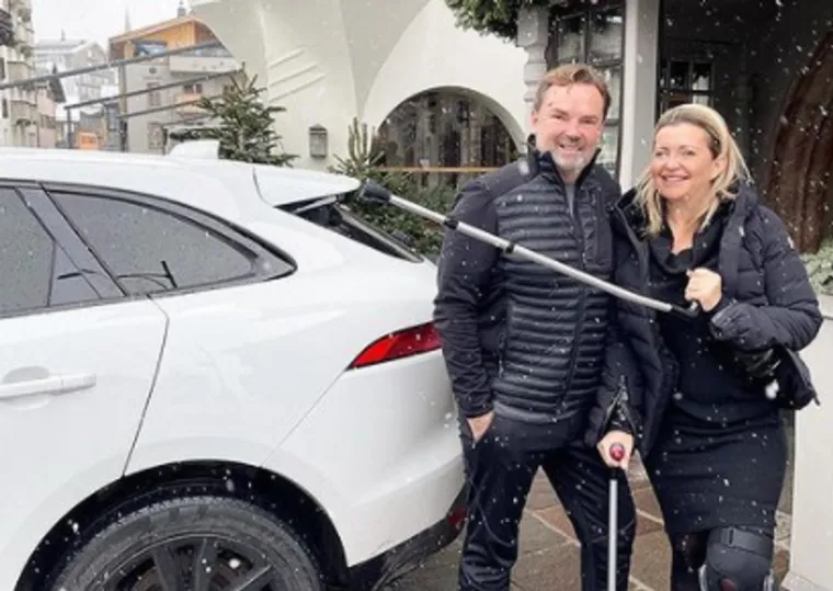 Snježana je ozlijedila koljeno na skijanju, a nakon toga se sve zakompliciralo. &quot;Znači, sve je išao peh za pehom, kad su mi rekli da sam Covid pozitivna... Ja inače ne padam tako često u depresiju. Ja sam stvarno pala u depresiju, nisam jela, ni disala, ni govorila jedno tjedan dana, a jedno dva dana sam bila baš katastrofa u depri. Stvarno je bio jedan težak period za mene, ali nadošla sam. Imam jako puno prijatelja i familije oko mene, digli su me svi skupa&quot;, ispričala je.