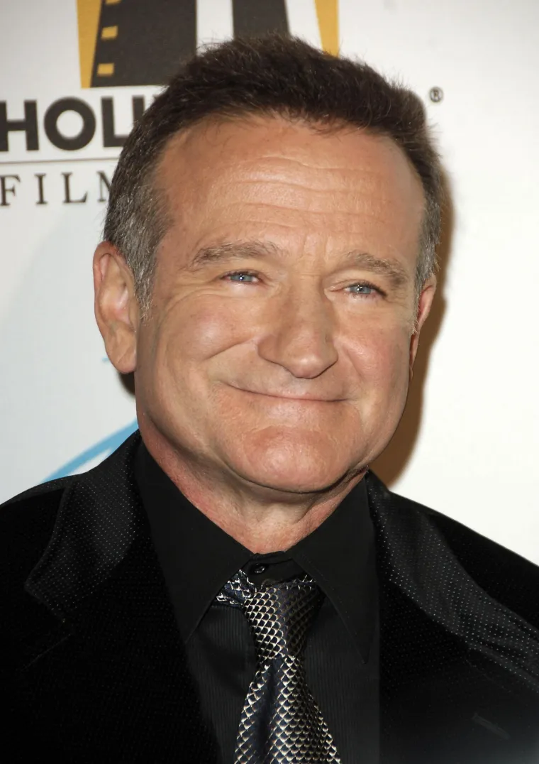 Poznati glumac Robin Williams bolovao je od demencije Lewyjevih tjelešaca, koja uzrokuje progresivno propadanje mentalnih sposobnosti. U emotivnom razgovoru u televizijskoj emisiji &quot;Dobro jutro, Ameriko&quot;, žena pokojnog glumca,  Susan Williams otvoreno je priznala da je depresija bila samo jedan od pedesetak simptoma bolesti zbog koje je Robin počinio samoubojstvo. U istom je razgovoru otkrila da se Robin ionako ne bi bio još dugo mučio sa svojim bolestima: &quot;U najboljem slučaju, pred sobom je imao možda još tri godine života. I to bi bile tri teške godine. Vjerojatno bi bio smješten u neku ustanovu&quot;. 