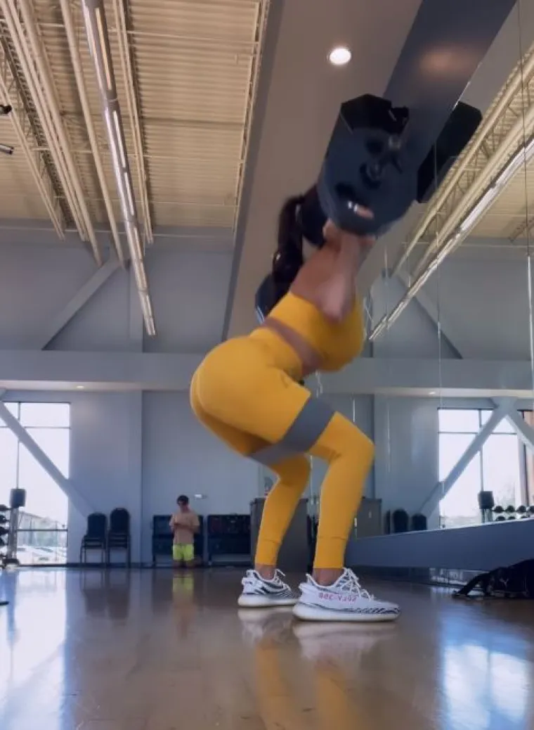 Michele objašnjava da su najbolje vježbe za vježbanje tijekom trudnoće hodanje ili istezanje. Još jedna vježba koju influencerica hvali je pilates.


