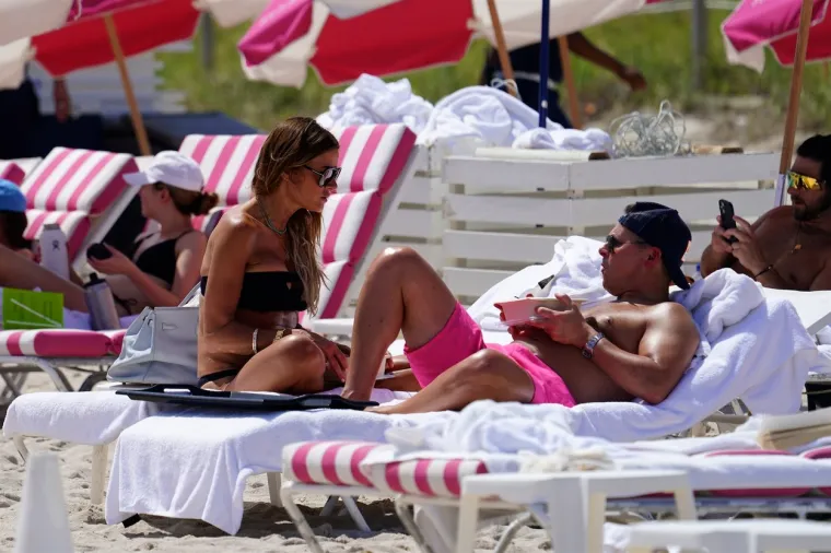Tijelo k'o remek djelo i u 53. godini: Zanosna 'Kućanica' Kelly Bensimon kako izgleda božica