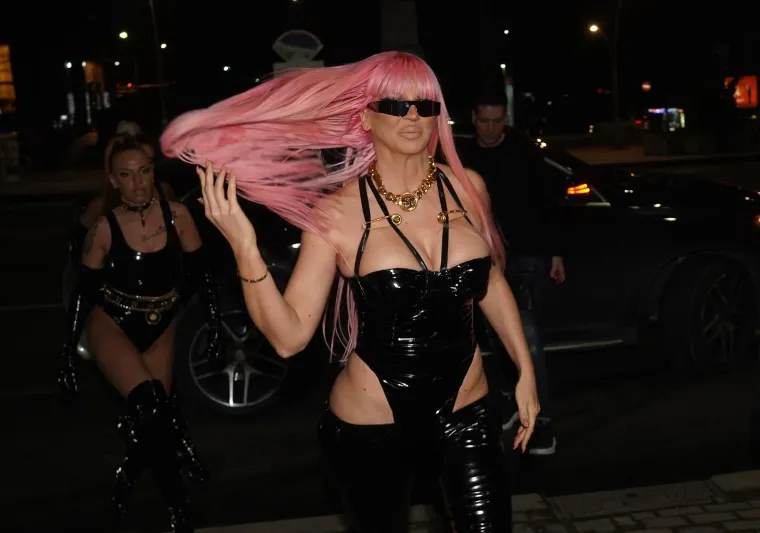 Publika dobila više nego što je platila: Karleuša žestoko zamahivala guzom pa joj je na koncu i 'ispala'