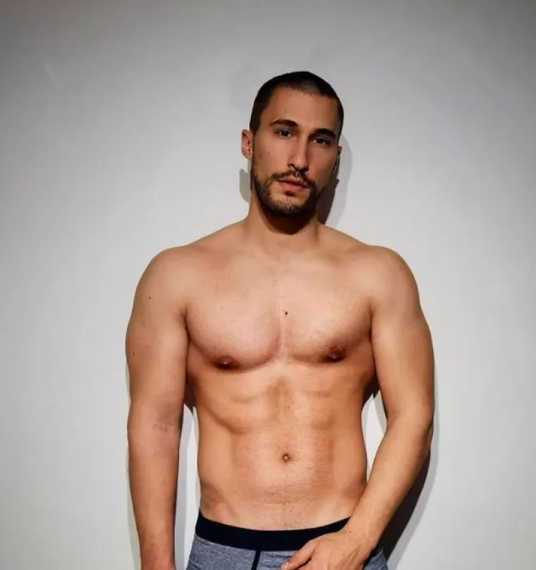 &quot;Želim napredovati u hijerarhiji unutar MUP-a. To je posao koji volim i kojim se želim baviti. Mnogi su benefiti ovog specifičnog radnog mjesta na kojem sam trenutno: uređena struktura, uvjeti rada, nadređeni i oprema kojom raspolažemo, još samo treba poraditi na pozitivnom PR policije, da se na nas ne gleda kao na one koji kažnjavaju već one koje sprječavaju da se dogodi veće zlo&quot;, zaključio je mladi policajac.