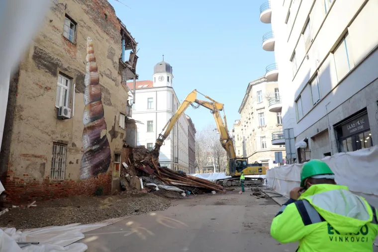 Napokon, nakon dvije godine, počelo ru&scaron;enje simbola zagrebačkog potresa!