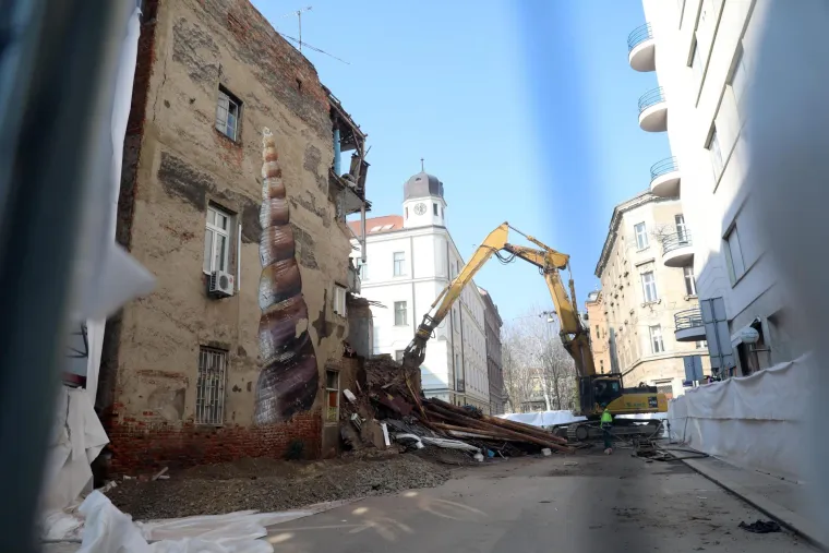 Napokon, nakon dvije godine, počelo ru&scaron;enje simbola zagrebačkog potresa!