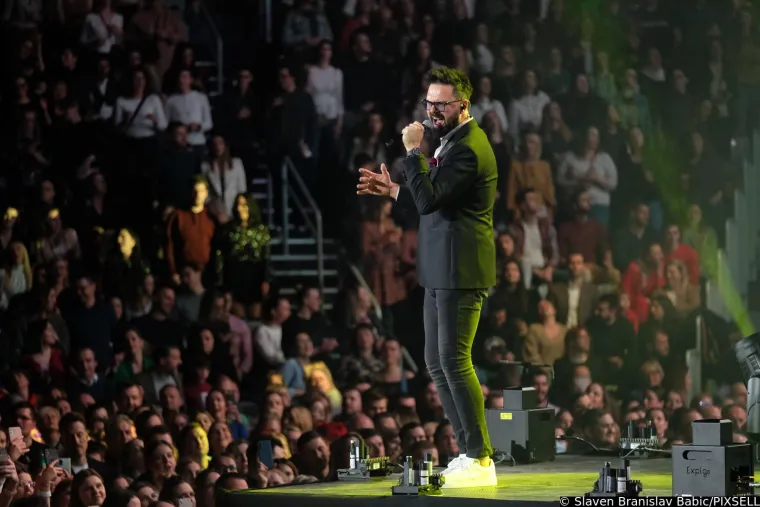 Petar Grašo usred koncerta doznao sretnu vijest, a posebno iznenađenje priredio je njegov punac Tonči Huljić