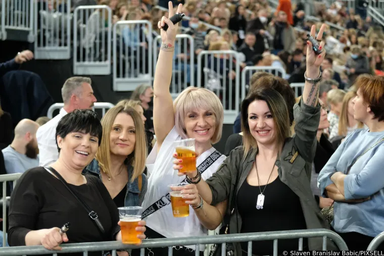 Petar Grašo usred koncerta doznao sretnu vijest, a posebno iznenađenje priredio je njegov punac Tonči Huljić