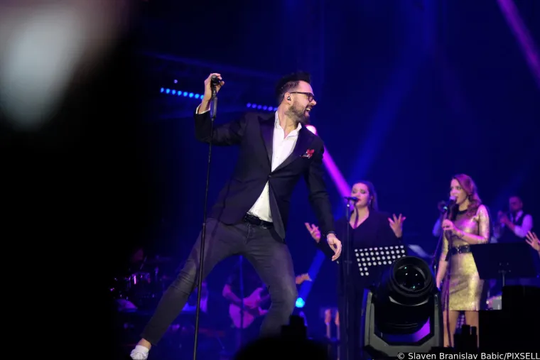 Petar Grašo usred koncerta doznao sretnu vijest, a posebno iznenađenje priredio je njegov punac Tonči Huljić