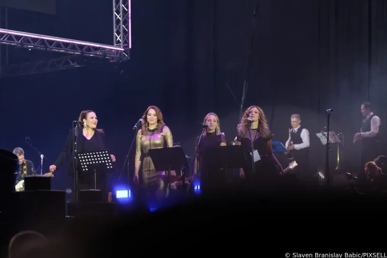 Petar Gra&scaron;o usred koncerta doznao sretnu vijest, a posebno iznenađenje priredio je njegov punac Tonči Huljić