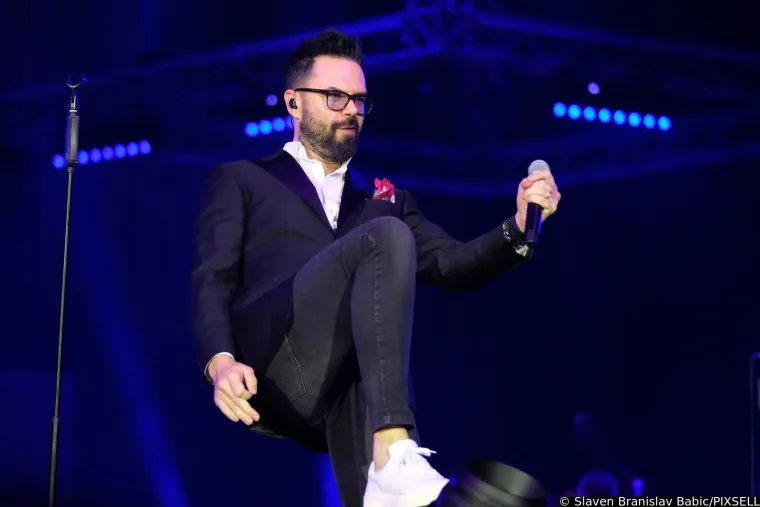 Petar Gra&scaron;o usred koncerta doznao sretnu vijest, a posebno iznenađenje priredio je njegov punac Tonči Huljić