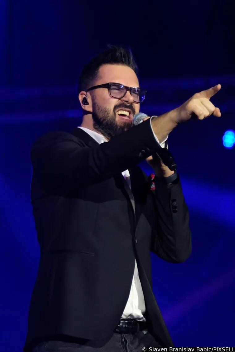 Petar Gra&scaron;o usred koncerta doznao sretnu vijest, a posebno iznenađenje priredio je njegov punac Tonči Huljić