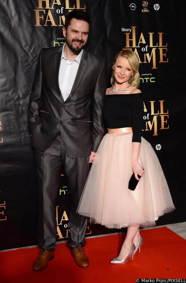 Svoju povezanost oboje su nastojali držati podalje od očiju javnosti. Gradili su svatko svoju karijeru, a obožavatelje su počastili tek ponekim zajedničkim nastupom. O svojoj vezi su također govorili malo i rijetko.