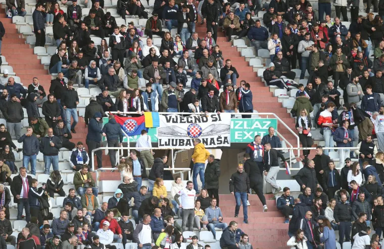 Zavirite u atmosferu na Poljudu: Hajduk ponovno došao podržati velik broj navijača