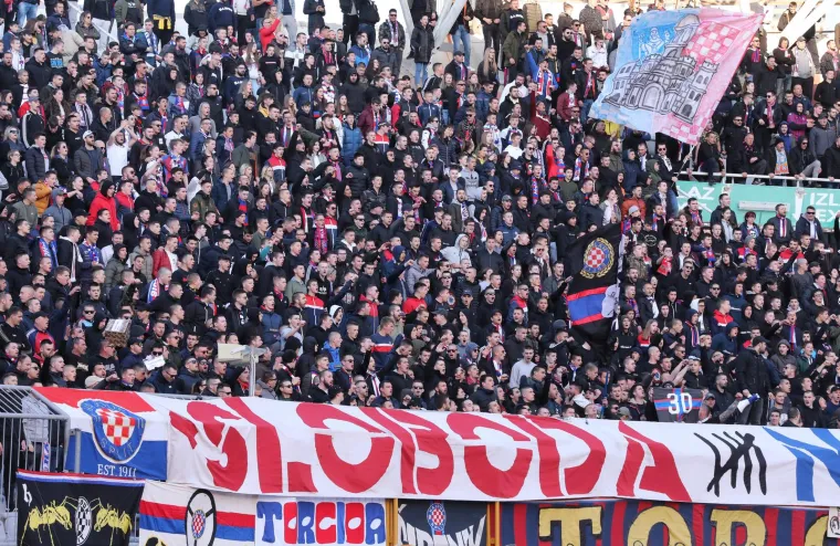 Zavirite u atmosferu na Poljudu: Hajduk ponovno došao podržati velik broj navijača