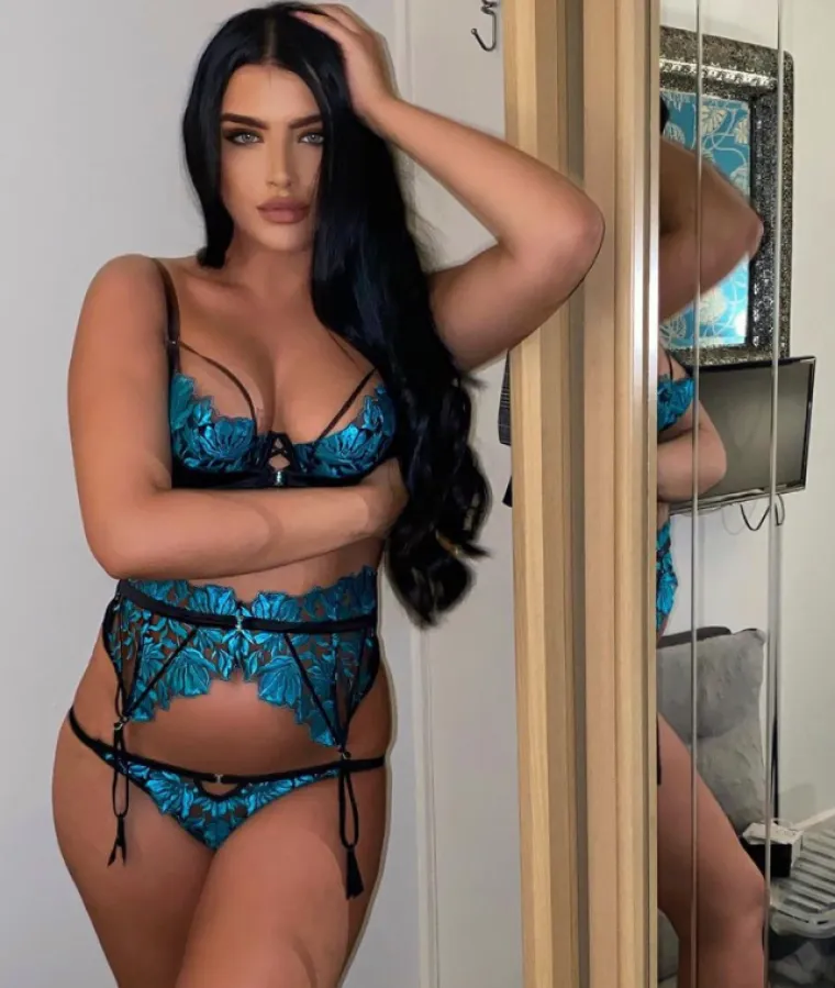 Emily je rekla: &ldquo;Slučajno sam provjerila komentare kako bih vidjela kako je fotografija pro&scaron;la, a broj podlih stvari koje su se govorile o meni bio je uistinu &scaron;okantan."