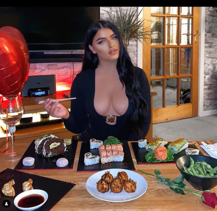 &ldquo;Fizički sam se tresla. Imala sam napadaj panike i pomislila sam: 'Želim se sklupčati i nestati.' Ono &scaron;to je bilo zaista stra&scaron;no je to &scaron;to je većina komentara bila od žena, koje su govorile nepristojne stvari i označavale svoje prijatelje.Uvijek su me učili da žene trebaju podržavati žene, tako da je bilo užasno vidjeti o&scaron;tre komentare žena", ispričala je za Daily Star.