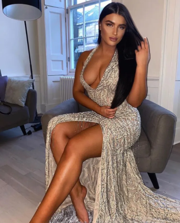 Maki &amp; Ramen objavili su na dru&scaron;tvenim mrežama i poručili: "Kao isključivo ženski marketin&scaron;ki tim, željeli bismo izraziti nadu da žene mogu večerati u svojim domovima u ovo vrijeme velikog izazova, oblačiti se kako se osjećaju ugodno, a da ne primaju komentare osuđujuće ili pogrdne prirode."