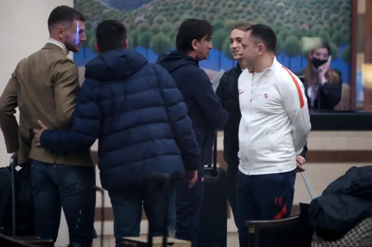 Kamere uhvatile naše reprezentativce na okupljanju u hotelu. Sad je sve jasno, dečki su razotkriveni, evo što su radili