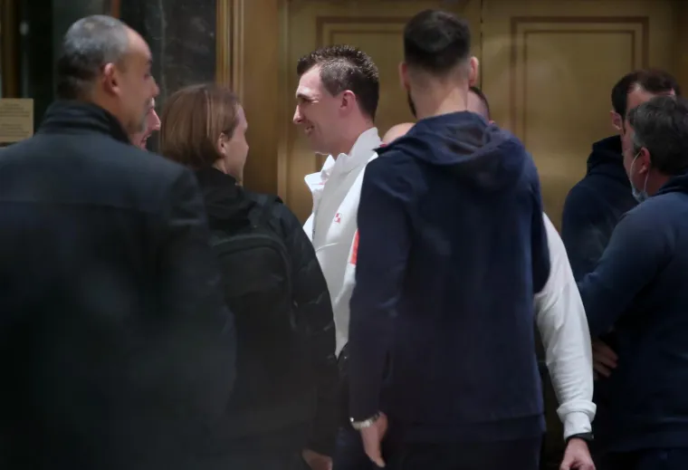 Kamere uhvatile na&scaron;e reprezentativce na okupljanju u hotelu. Sad je sve jasno, dečki su razotkriveni, evo &scaron;to su radili