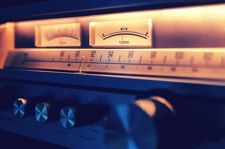1933. - Izumitelj Edwin H. Armstrong patentirao je FM radio.