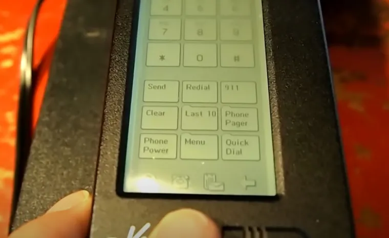 1994. &ndash; IBM je razvio prvi pametni telefon na svijetu, nazvan je IBM Simon.