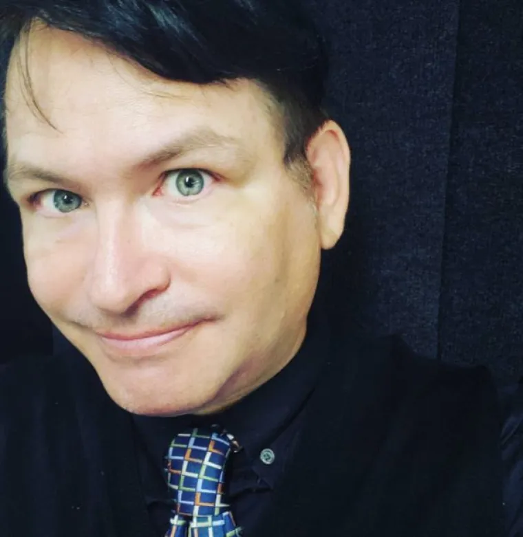 9. Kakvo je vaše mišljenje o trenutno dostupnim suplementima, postupcima i tehnikama istezanja za muškarce kako bi povećali veličinu svog penisa?
JF: &quot;Oni to čine samo da postane tvrđi, a ne veći. Da, od 10. do 18. godine sam izvodio autofelacio. Ne mogu više to raditi jer imam bolove u gornjem dijelu leđa.&quot;