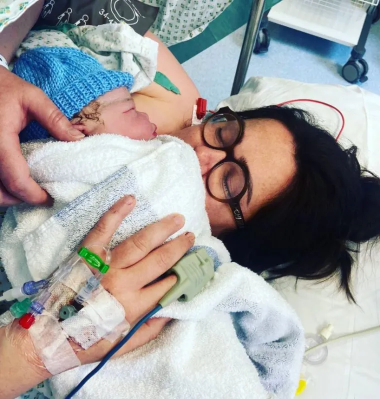 Monty je kao novorođenče težio kao prosječna tromjesečna beba. Odmah je počeo nositi odjeću za toddlere, a sada nosi odjeću za djecu od dvije do tri godine.