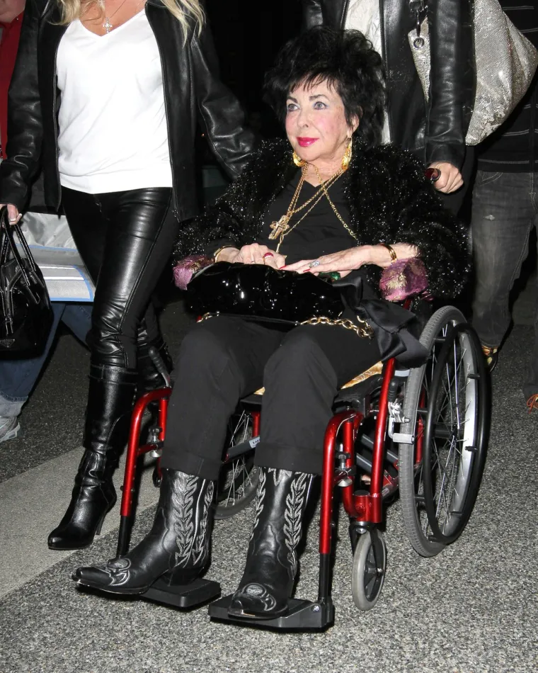 Svojedobno je postala i baka desetero unučadi, kojima je također ostavljen dio njezina bogatstva i imanja. Također je objavljeno da je ostavila 900.000 kuna svom bivšem suprugu Larryju Fortenskyju, s kojim je bila u braku od 1991. do 1996. godine.