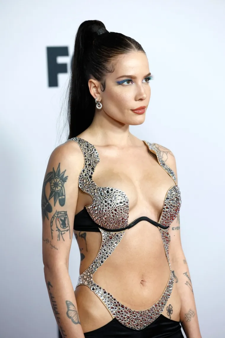 Halsey je odlučila zasjeniti sve zvijezde na crvenom tepihu, a u ovom ekstravagantnom izdanju je itekako uspjela