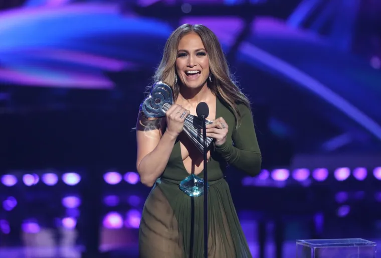 Sve se mijenja, ali ne i guza Jennifer Lopez: Slavna pozadina u prozirnoj haljini ukrala šou