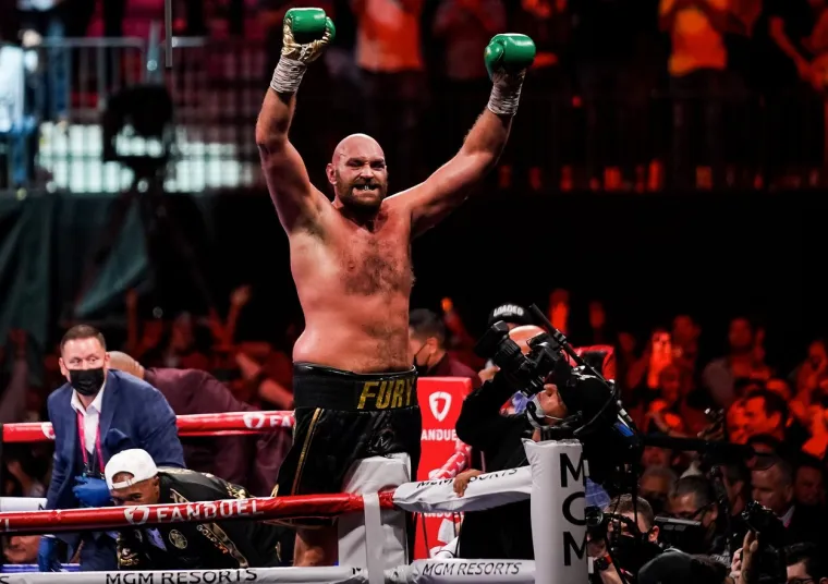 Tyson Fury ime je dobio po velikanu Mikeu Tysonu, ali su britanski mediji otkrili kako je rođen pod imenom Luke te mu je puno ime Tyson Luke Fury. 