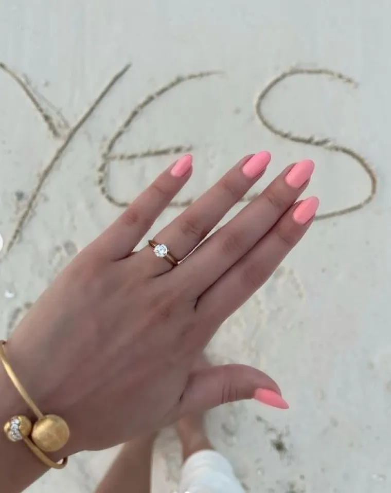 Sonja Kovač s dečkom uživa na privatnoj plaži Maldiva i neumorno štanca seksi fotke