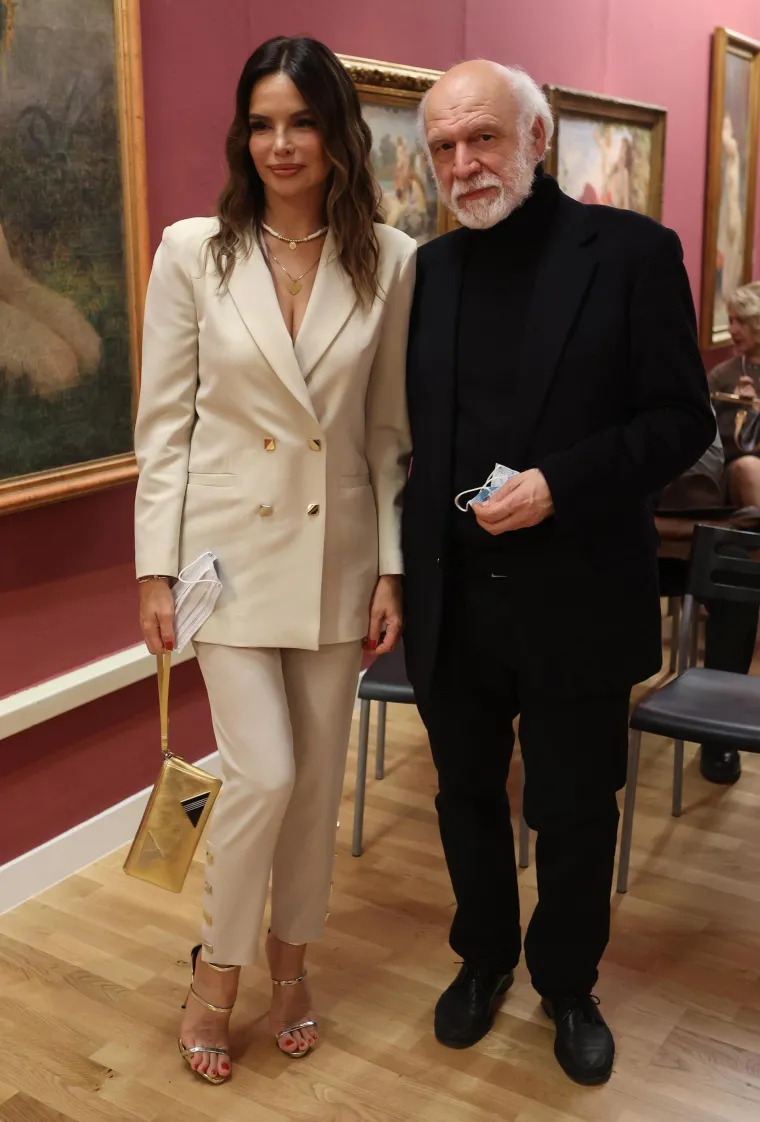 Severina ukrala svu pozornost na predstavljanju knjige Dimitrija Popovića: Bujni dekolte je u prvom planu