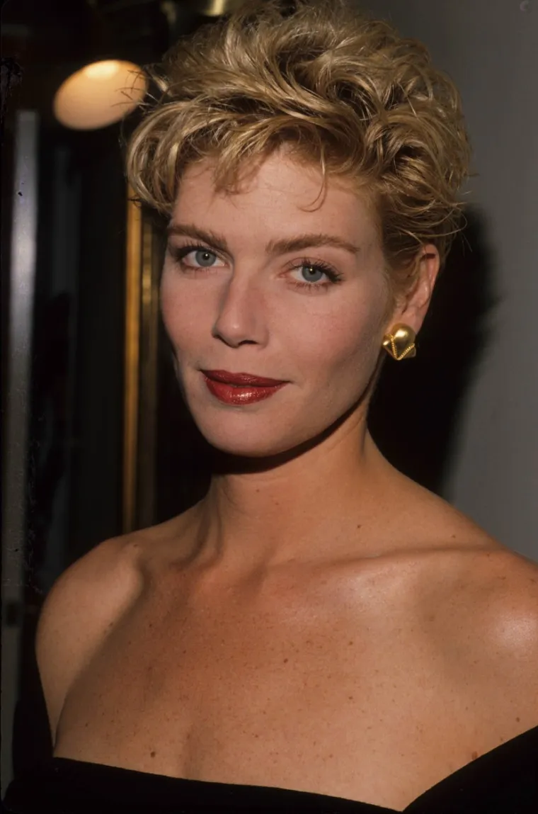 Mamila je uzdahe kao fatalna plavuša u 'Top Gunu', ali Kelly McGillis sada je neprepoznatljiva