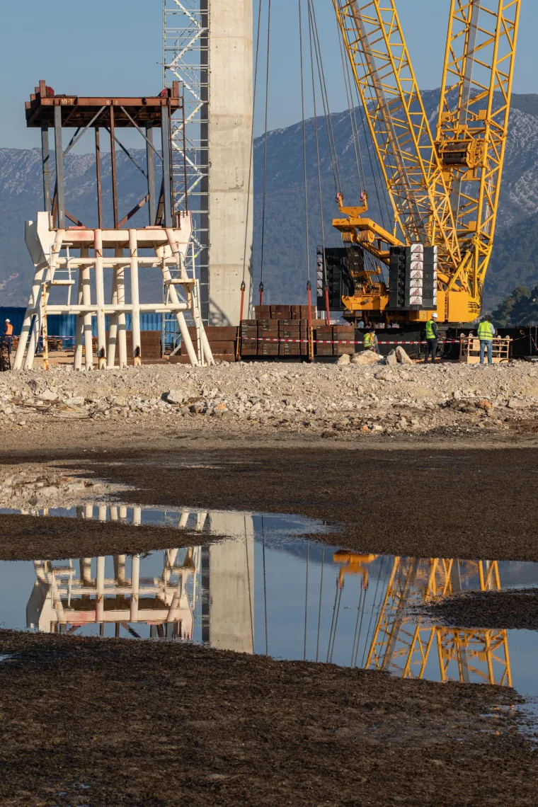 Konačno spojena najvažnija dionica na pristupnim cestama Pelje&scaron;kog mosta - most Ston