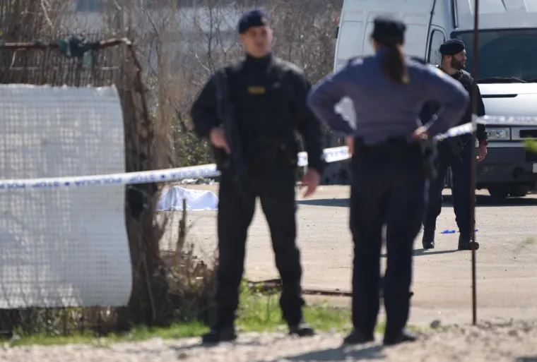 Jutros u pločama muškarac hladnokrvno likvidirao dječaka (17) i brata (52)