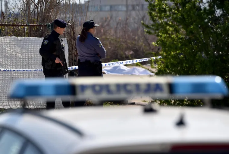 Jutros u pločama muškarac hladnokrvno likvidirao dječaka (17) i brata (52)