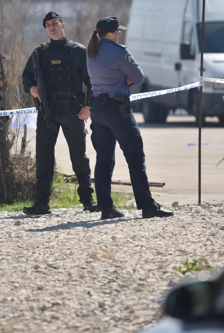 Jutros u pločama muškarac hladnokrvno likvidirao dječaka (17) i brata (52)