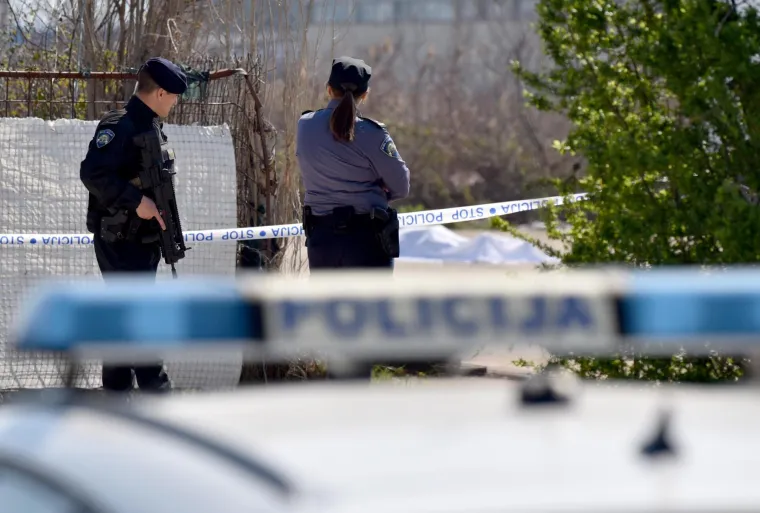 Jutros u pločama muškarac hladnokrvno likvidirao dječaka (17) i brata (52)